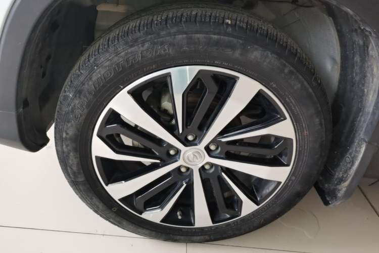 Used CHANGAN CS75 2021 Honor Million Edition 280T DCT Navigation Model Left Front Wheel Hub