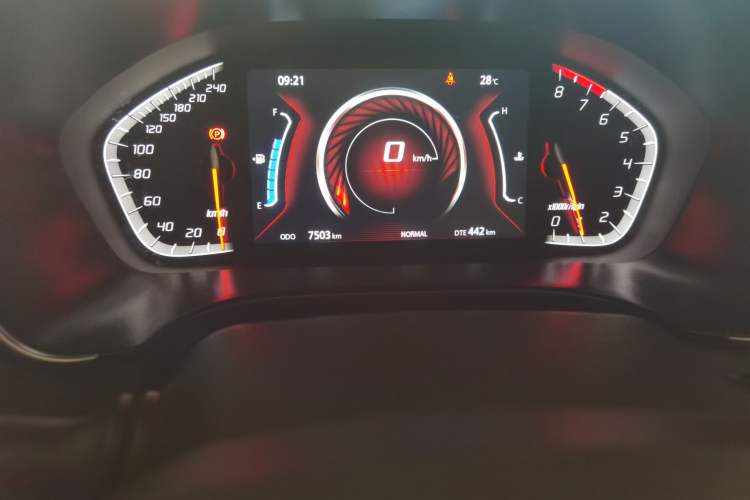 Used CHANGAN CS75 2021 Honor Million Edition 280T Manual Elite Model Odometer Close Up
