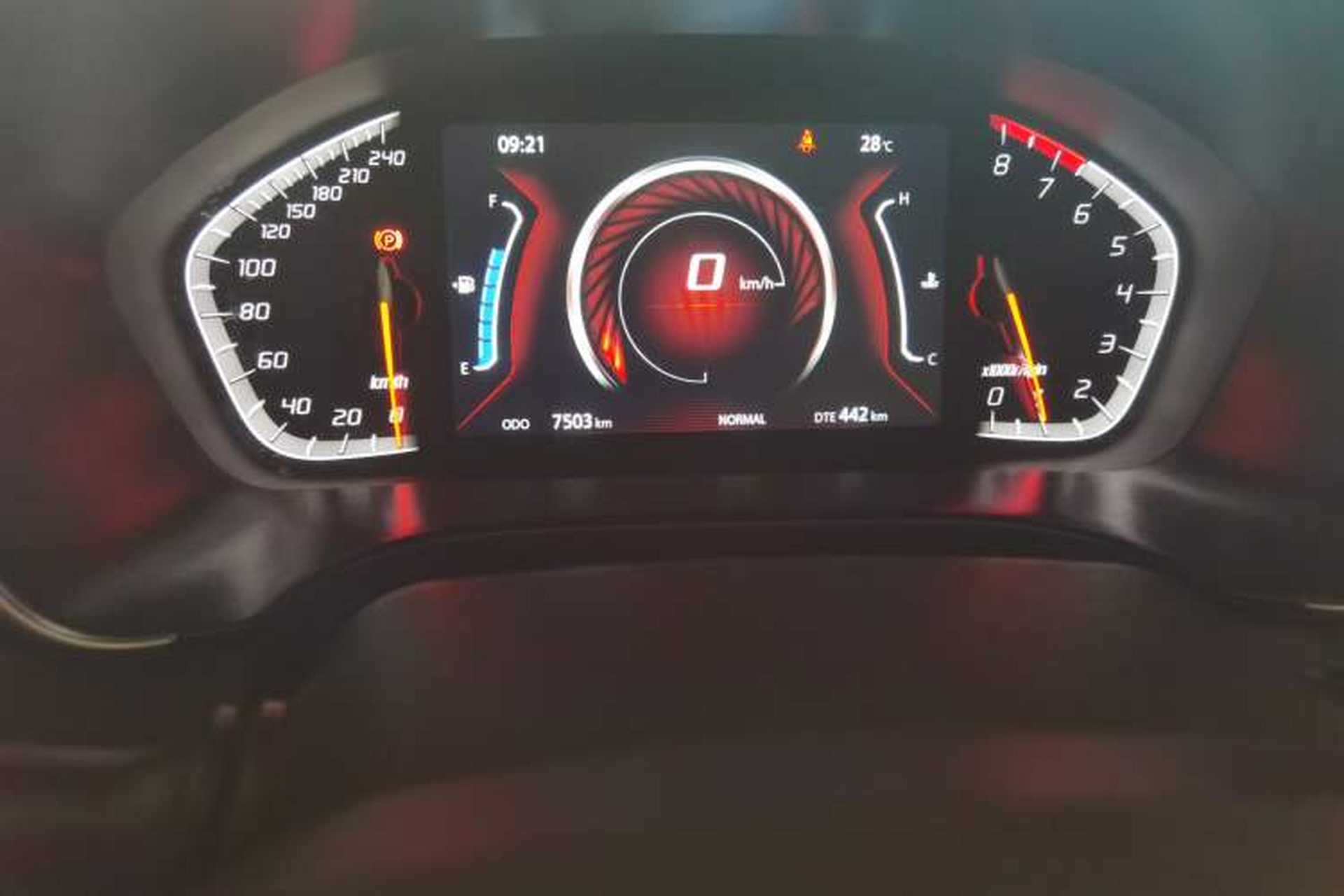 Used CHANGAN CS75 2021 Honor Million Edition 280T Manual Elite Model Odometer Close Up