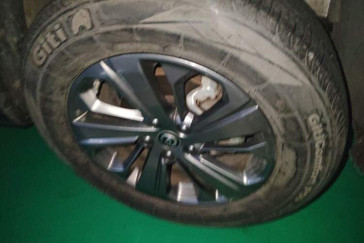 Used CHANGAN CS75 2021 Honor Million Edition 280T DCT Luxury Model Right Front Wheel Hub