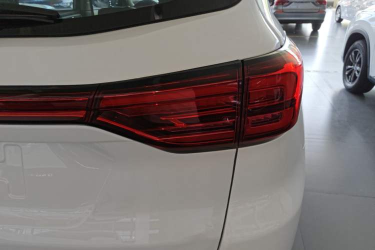 Used CHANGAN CS75 2021 Honor Million Edition 280T DCT Luxury Model Right Rear Taillight