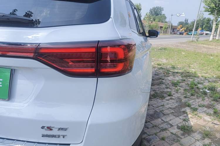 Used CHANGAN CS75 2021 Honor Million Edition 280T DCT Navigation Model Right Rear Taillight