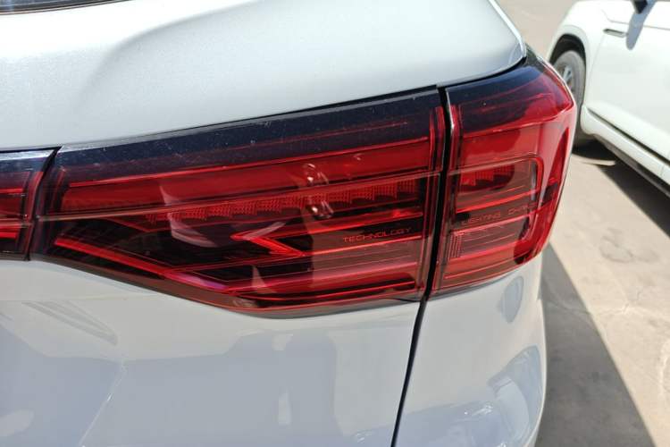Used CHANGAN CS75 2021 Honor Million Edition 280T DCT Luxury Model Right Rear Taillight