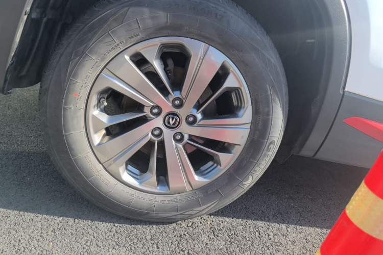 Used CHANGAN CS75 2021 Honor Million Edition 280T DCT Luxury Model Right Rear Wheel Hub