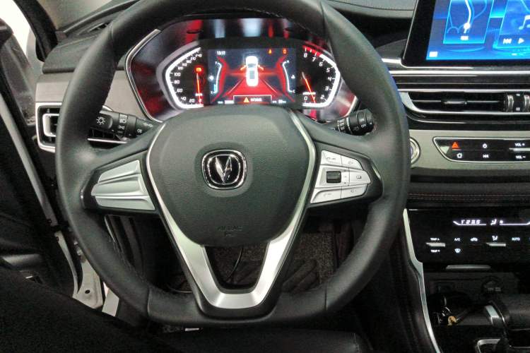 Used CHANGAN CS75 2021 Honor Million Edition 280T DCT Luxury Model Steering Wheel