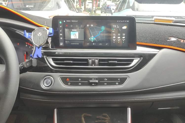 Used CHANGAN CS75 2022 Blue Whale Edition 1.5T DCT Prestige Model Audio And AC Panel