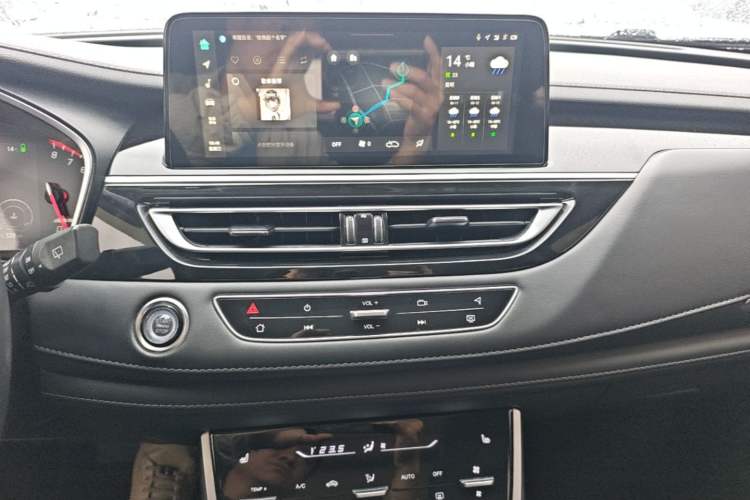 Used CHANGAN CS75 2022 Blue Whale Edition 1.5T DCT Prestige Model Audio And AC Panel