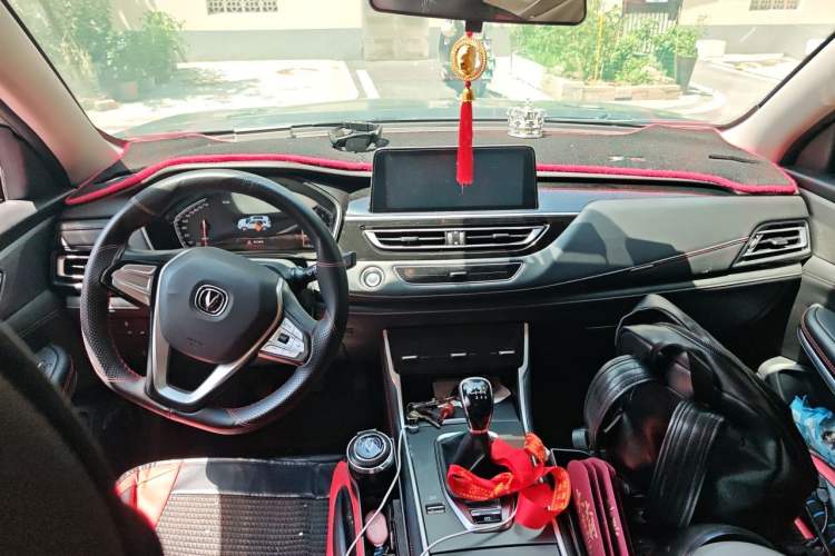 Used CHANGAN CS75 2022 Blue Whale Edition 1.5T Manual Elite Model Center Console