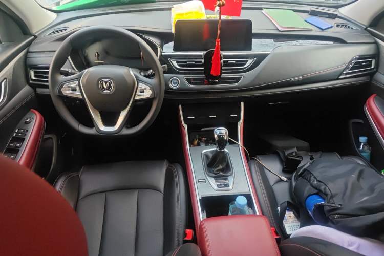 Used CHANGAN CS75 2022 Blue Whale Edition 1.5T Manual Elite Model Center Console