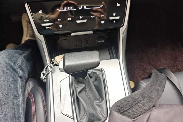 Used CHANGAN CS75 2022 Blue Whale Edition 1.5T DCT Prestige Model Gear Lever