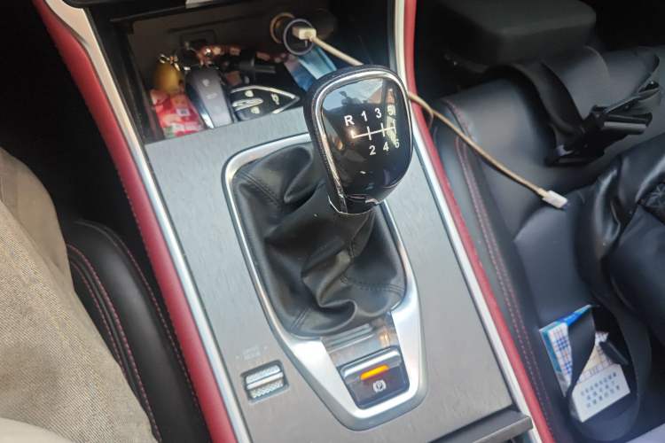 Used CHANGAN CS75 2022 Blue Whale Edition 1.5T Manual Elite Model Gear Lever