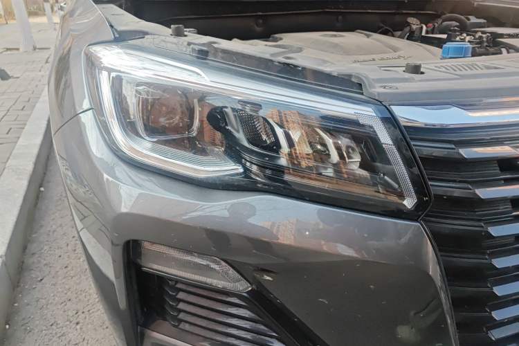 Used CHANGAN CS75 2022 Blue Whale Edition 1.5T Manual Elite Model Right Front Headlight