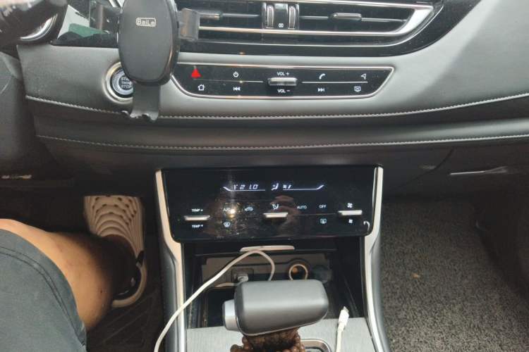 Used CHANGAN CS75 2022 Blue Whale Edition 1.5T DCT Luxury Model Audio And AC Panel