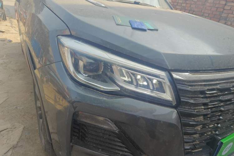 Used CHANGAN CS75 2022 Blue Whale Edition 1.5T Manual Elite Model Right Front Headlight