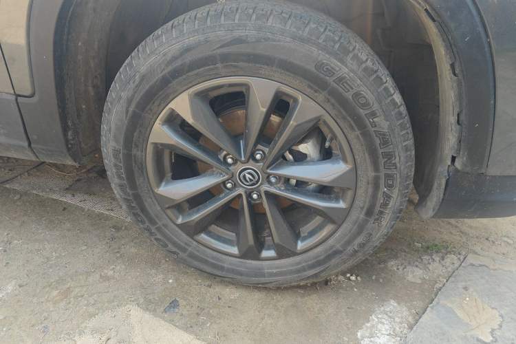 Used CHANGAN CS75 2022 Blue Whale Edition 1.5T Manual Elite Model Right Front Wheel Hub