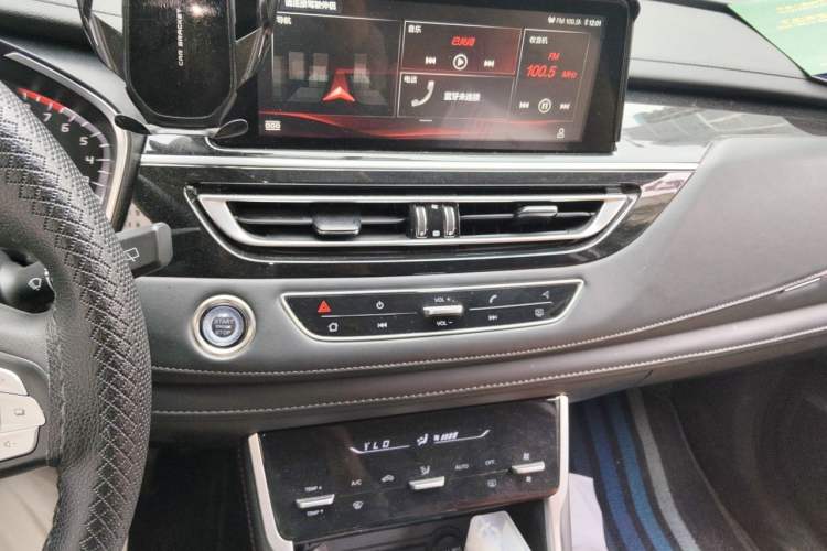 Used CHANGAN CS75 2022 Blue Whale Edition 1.5T Manual Elite Model Audio And AC Panel