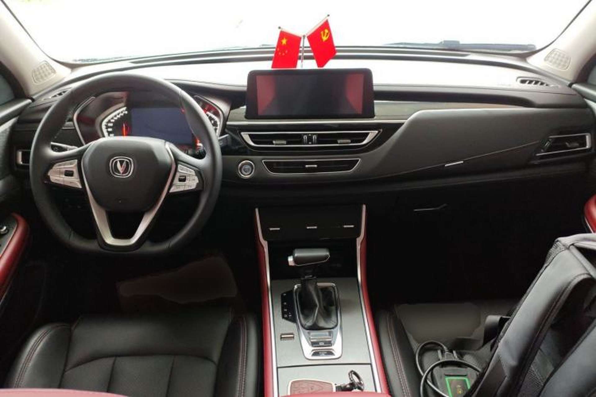Used CHANGAN CS75 2022 Blue Whale Edition 1.5T DCT Prestige Model Center Console