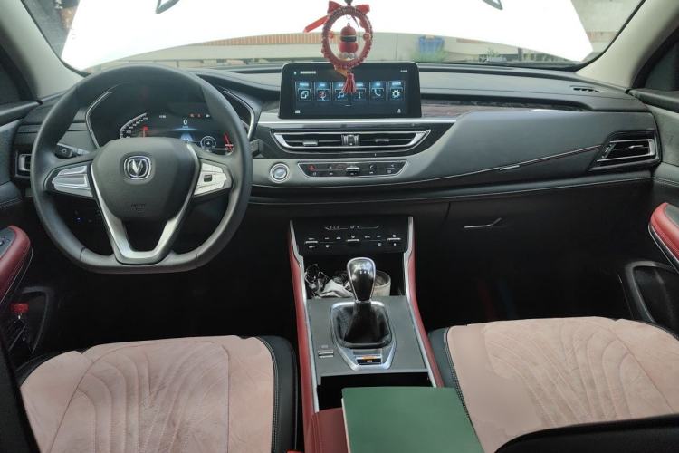 Used CHANGAN CS75 2022 Blue Whale Edition 1.5T Manual Elite Model Center Console
