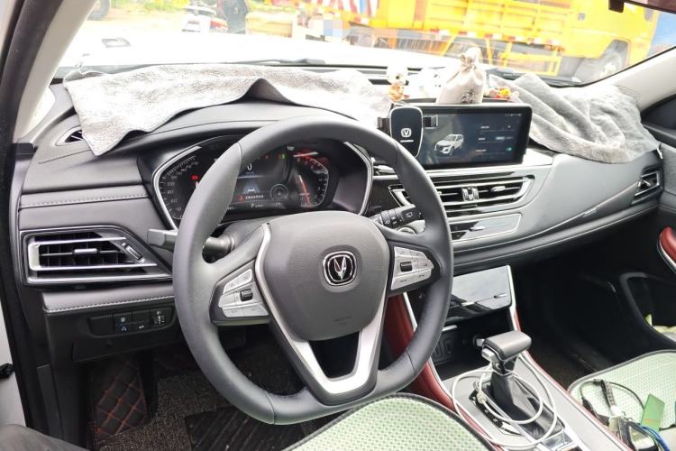 Used CHANGAN CS75 2022 Blue Whale Edition 1.5T DCT Prestige Model Center Console