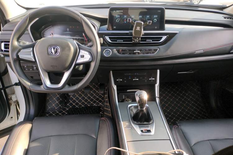 Used CHANGAN CS75 2022 Blue Whale Edition 1.5T Manual Elite Model Center Console