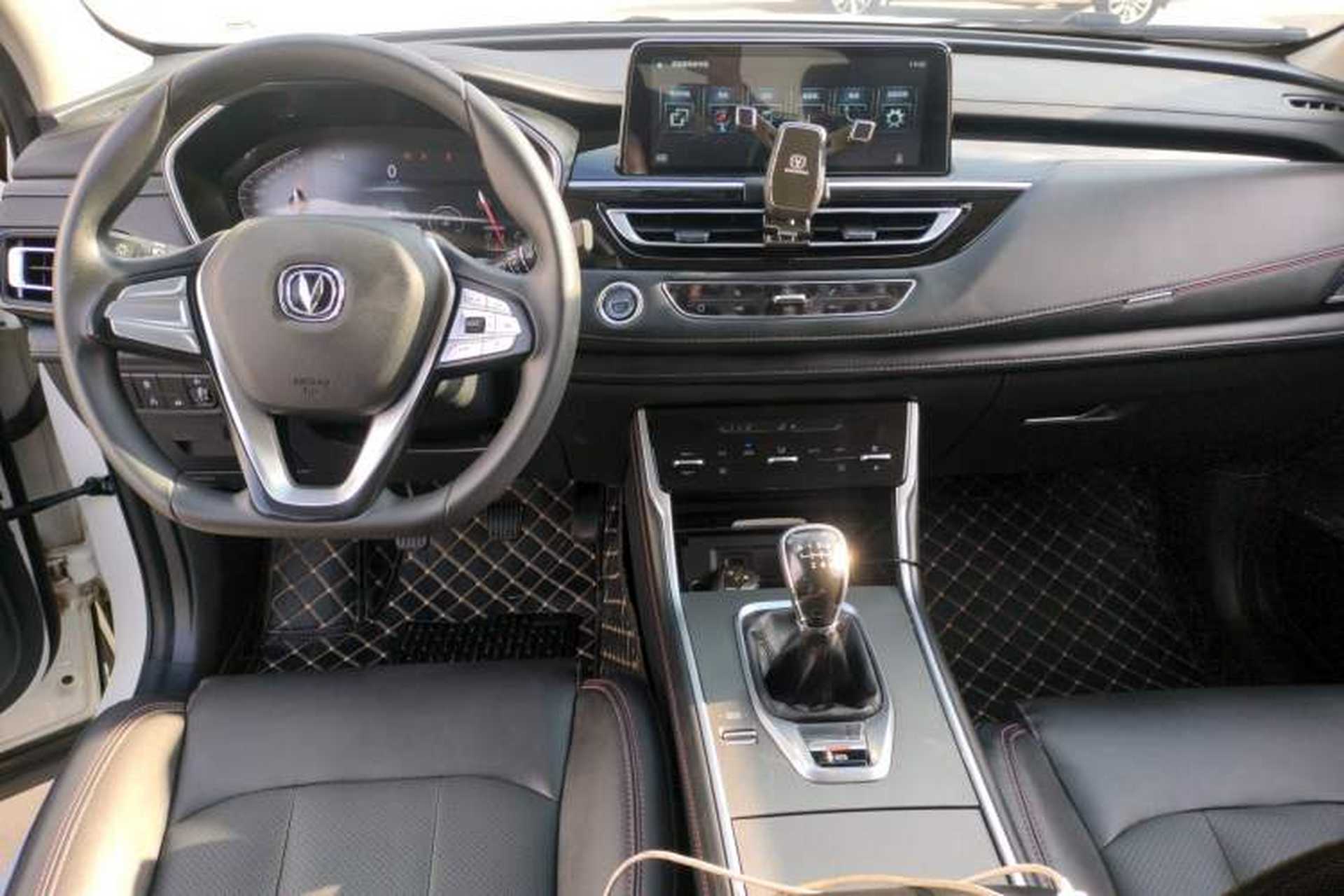 Used CHANGAN CS75 2022 Blue Whale Edition 1.5T Manual Elite Model Center Console