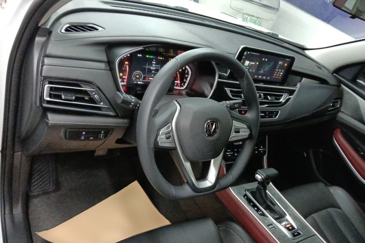 Used CHANGAN CS75 2022 Blue Whale Edition 1.5T DCT Luxury Model Center Console
