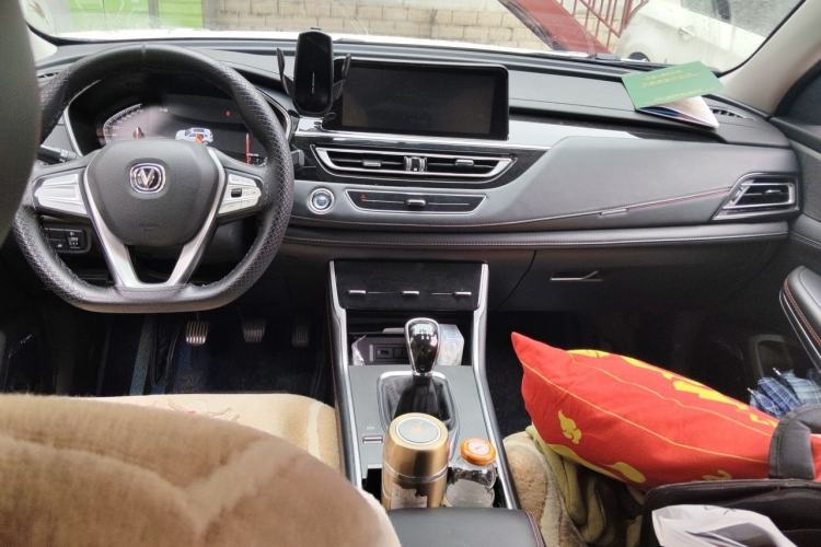 Used CHANGAN CS75 2022 Blue Whale Edition 1.5T Manual Elite Model Center Console