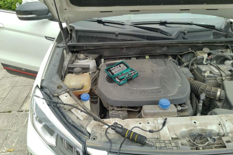 Used CHANGAN CS75 2022 Blue Whale Edition 1.5T DCT Luxury Model Engine Bay Right