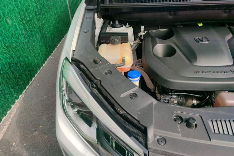 Used CHANGAN CS75 2022 Blue Whale Edition 1.5T DCT Prestige Model Engine Bay Right