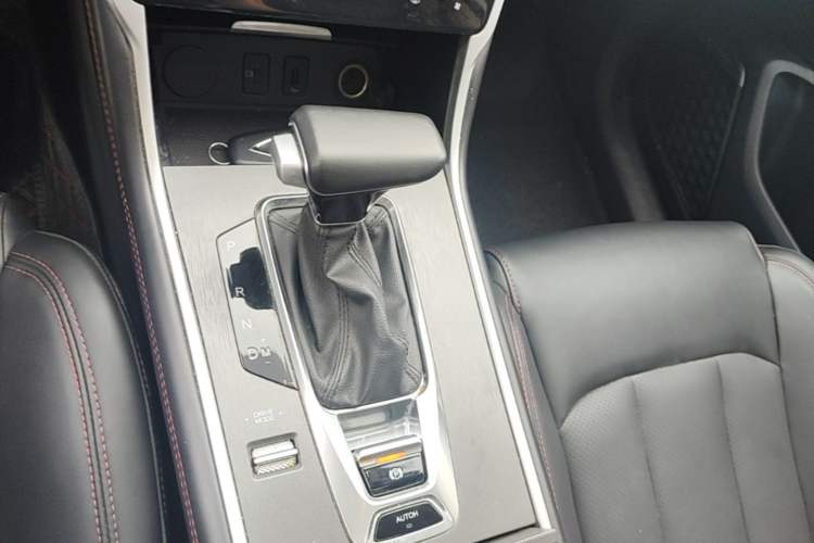 Used CHANGAN CS75 2022 Blue Whale Edition 1.5T DCT Prestige Model Gear Lever