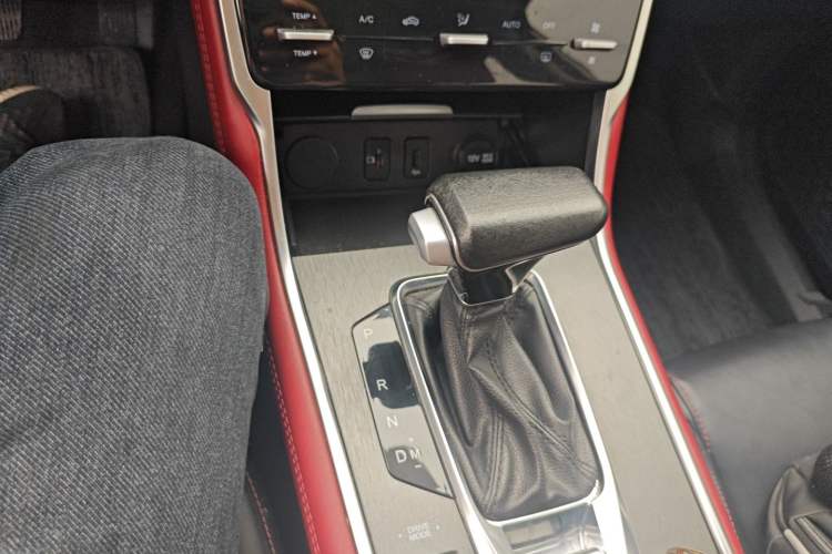 Used CHANGAN CS75 2022 Blue Whale Edition 1.5T DCT Prestige Model Gear Lever