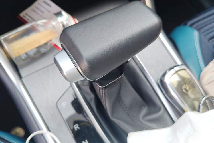Used CHANGAN CS75 2022 Blue Whale Edition 1.5T DCT Prestige Model Gear Lever