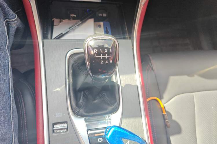 Used CHANGAN CS75 2022 Blue Whale Edition 1.5T Manual Elite Model Gear Lever