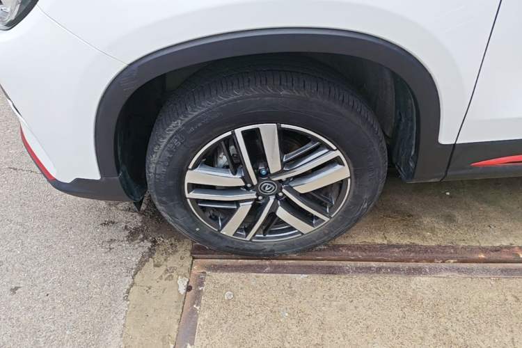 Used CHANGAN CS75 2022 Blue Whale Edition 1.5T DCT Luxury Model Left Front Wheel Hub
