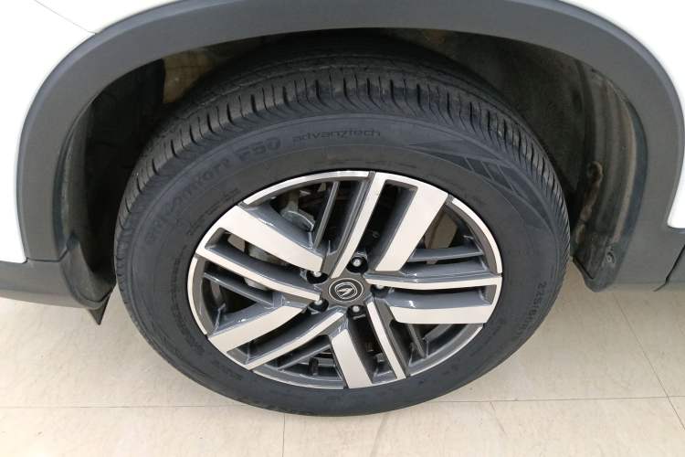 Used CHANGAN CS75 2022 Blue Whale Edition 1.5T DCT Luxury Model Left Front Wheel Hub