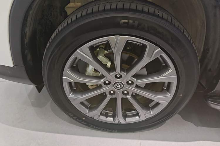 Used CHANGAN CS75 2022 Blue Whale Edition 1.5T DCT Prestige Model Left Front Wheel Hub