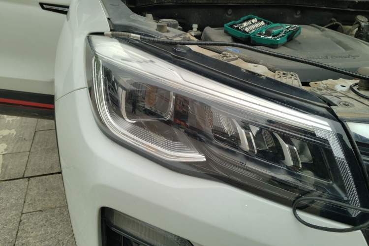 Used CHANGAN CS75 2022 Blue Whale Edition 1.5T DCT Luxury Model Right Front Headlight