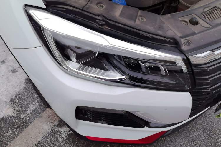Used CHANGAN CS75 2022 Blue Whale Edition 1.5T DCT Luxury Model Right Front Headlight