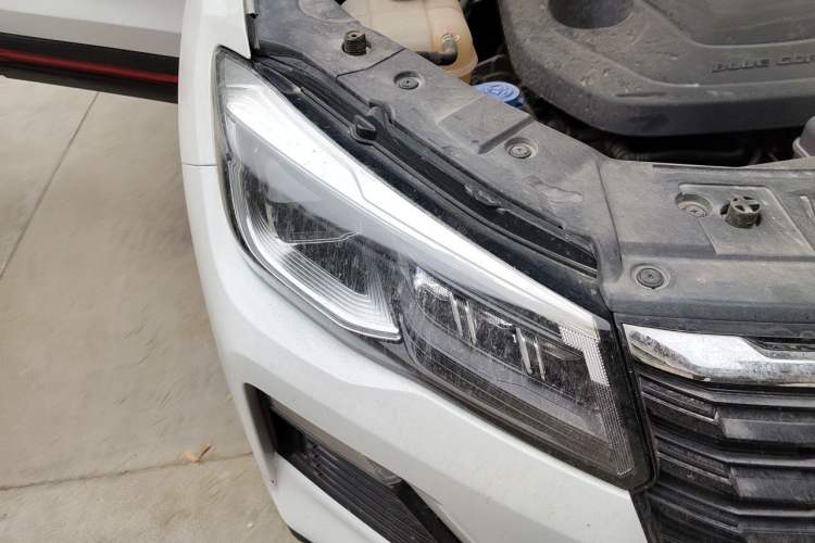 Used CHANGAN CS75 2022 Blue Whale Edition 1.5T Manual Elite Model Right Front Headlight
