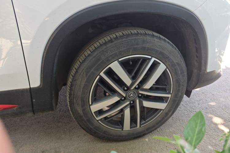 Used CHANGAN CS75 2022 Blue Whale Edition 1.5T DCT Prestige Model Right Front Wheel Hub