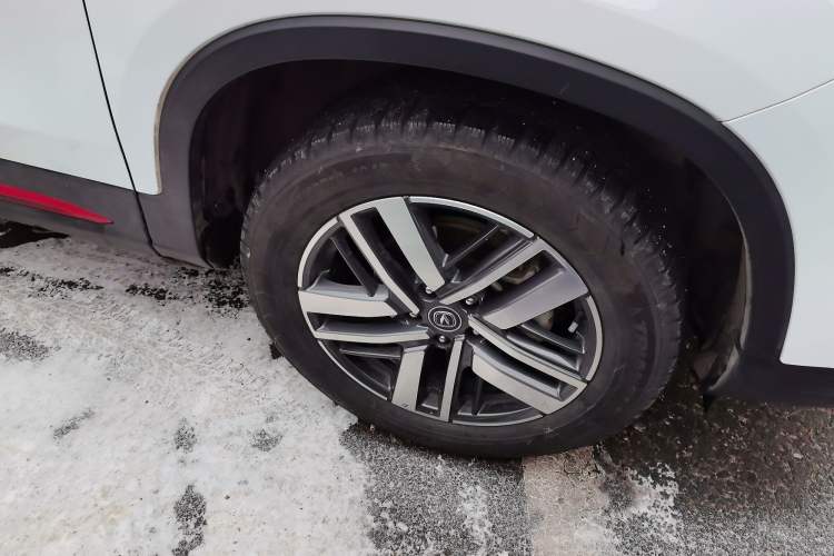 Used CHANGAN CS75 2022 Blue Whale Edition 1.5T DCT Luxury Model Right Front Wheel Hub