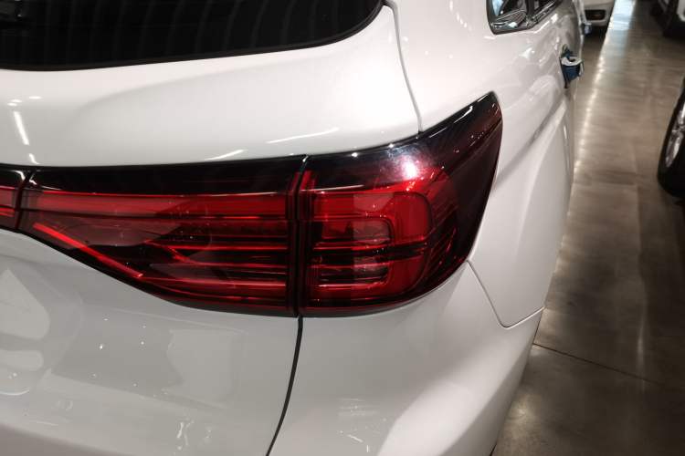 Used CHANGAN CS75 2022 Blue Whale Edition 1.5T DCT Luxury Model Right Rear Taillight