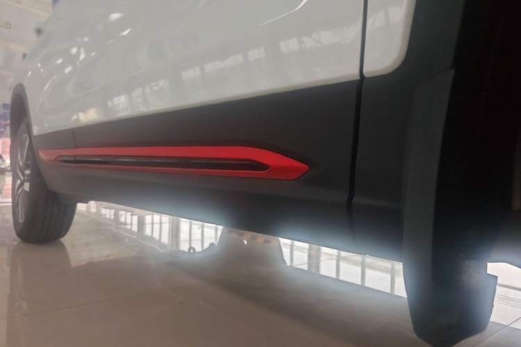 Used CHANGAN CS75 2022 Blue Whale Edition 1.5T DCT Luxury Model Right Side Sill