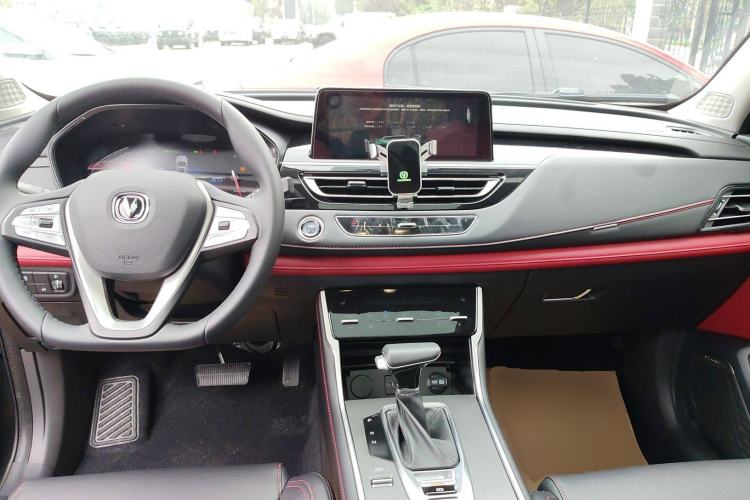 Used CHANGAN CS75 2023 Enjoy Edition 1.5T DCT Prestige Version Center Console