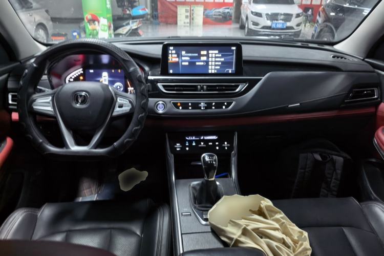 Used CHANGAN CS75 2023 Enjoy Edition 1.5T Manual Fashion Model Center Console