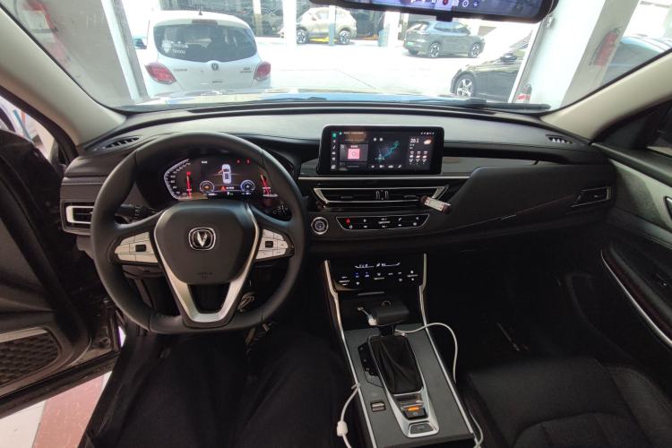 Used CHANGAN CS75 2023 Enjoy Edition 1.5T DCT Luxury Version Center Console