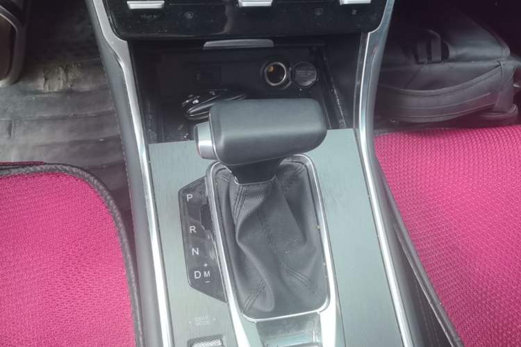 Used CHANGAN CS75 2023 Enjoy Edition 1.5T DCT Luxury Version Gear Lever