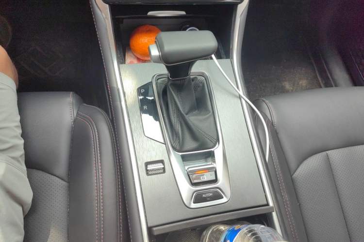 Used CHANGAN CS75 2023 Enjoy Edition 1.5T DCT Luxury Version Gear Lever