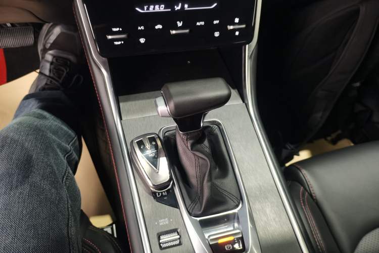 Used CHANGAN CS75 2023 Enjoy Edition 1.5T DCT Luxury Version Gear Lever