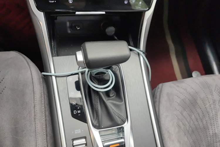 Used CHANGAN CS75 2023 Enjoy Edition 1.5T DCT Luxury Version Gear Lever
